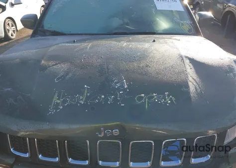 2018 Jeep Compass Latitude 4X4 z USA, uszkodzony, nr VIN 3C4NJDBB2JT334592